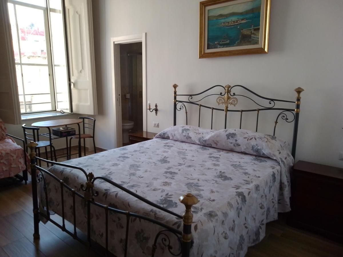B&B Palazzo Sersale Napoli ภายนอก รูปภาพ