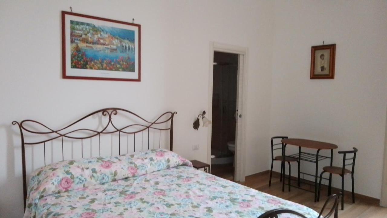 B&B Palazzo Sersale Napoli ภายนอก รูปภาพ