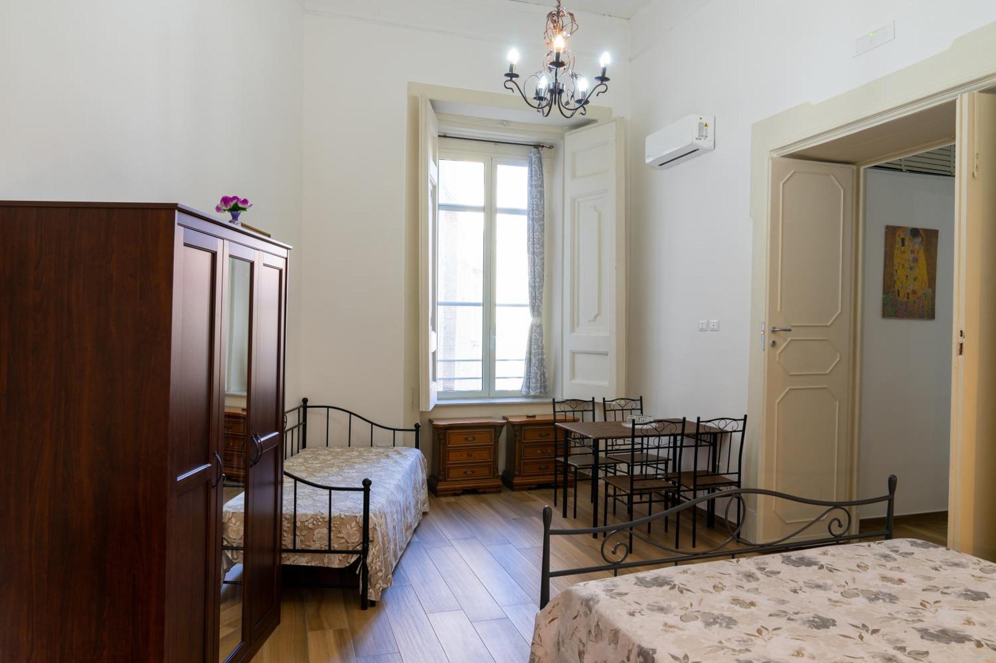 B&B Palazzo Sersale Napoli ภายนอก รูปภาพ