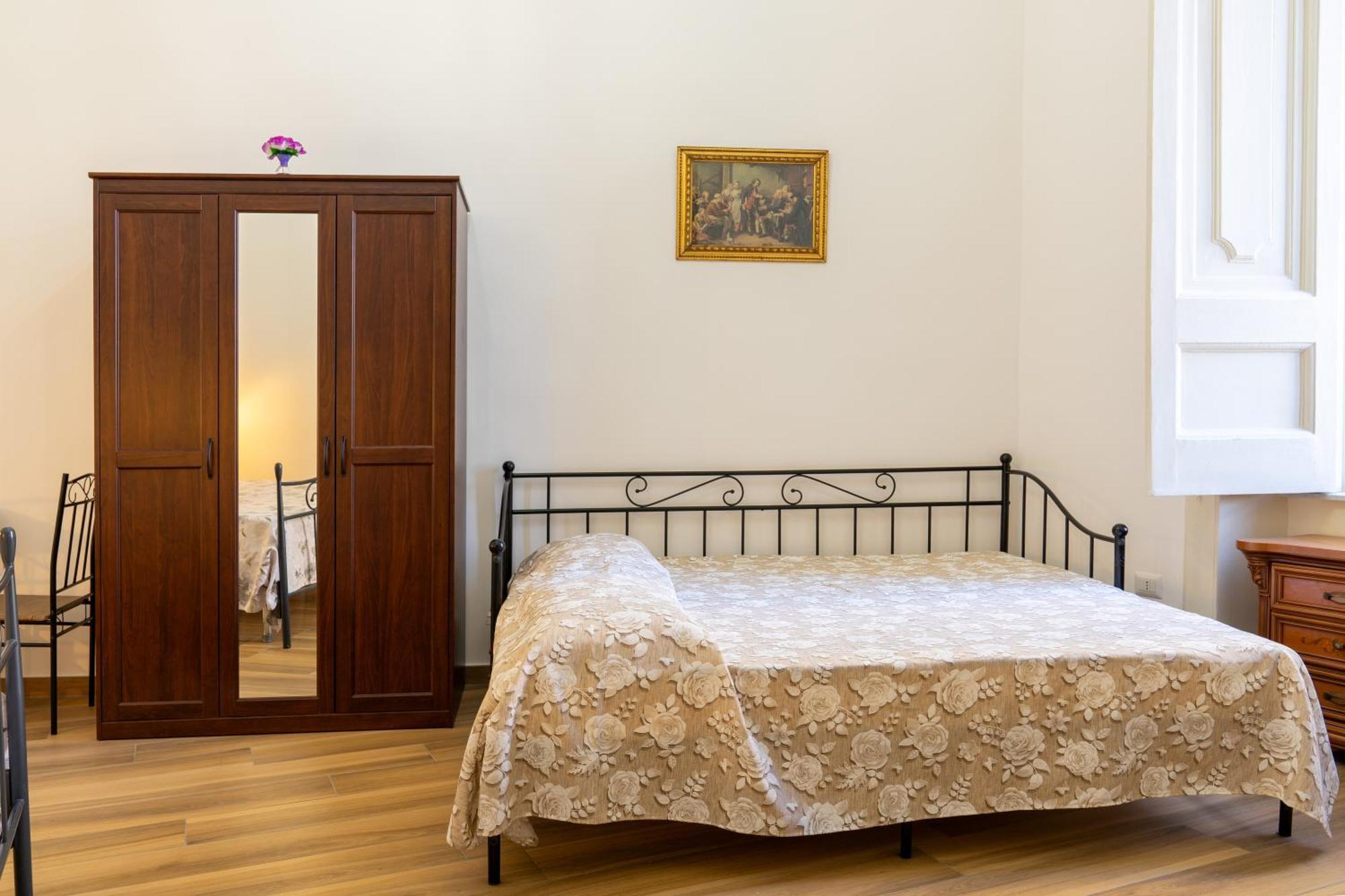 B&B Palazzo Sersale Napoli ภายนอก รูปภาพ