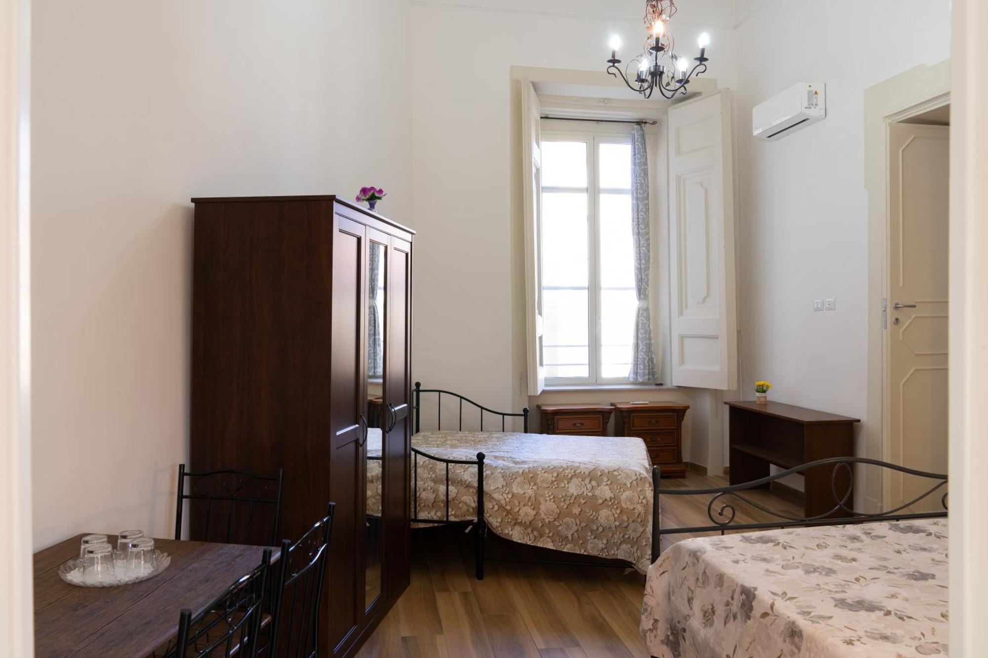 B&B Palazzo Sersale Napoli ภายนอก รูปภาพ