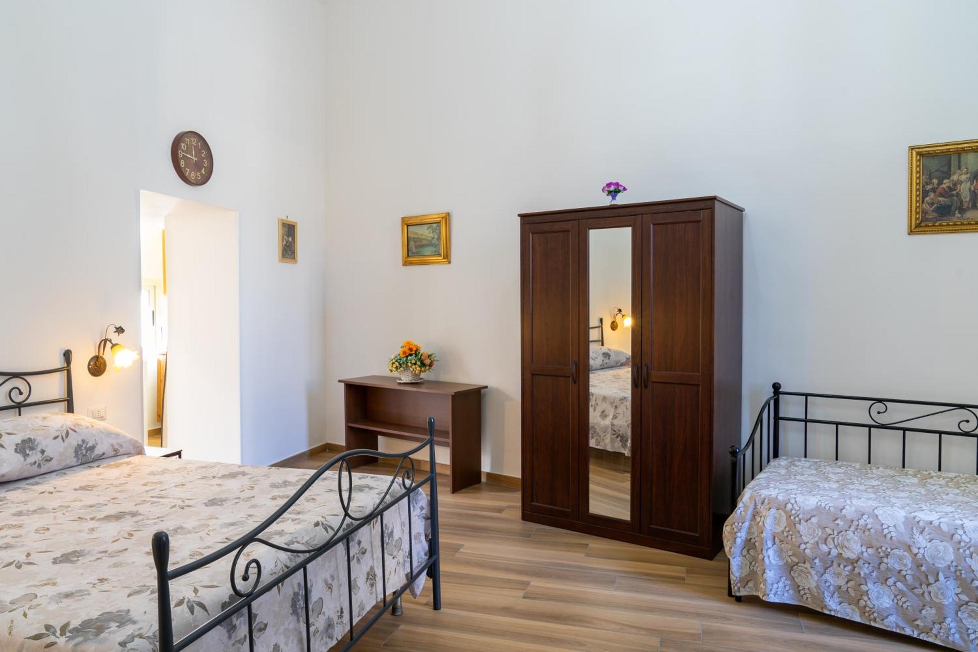 B&B Palazzo Sersale Napoli ภายนอก รูปภาพ