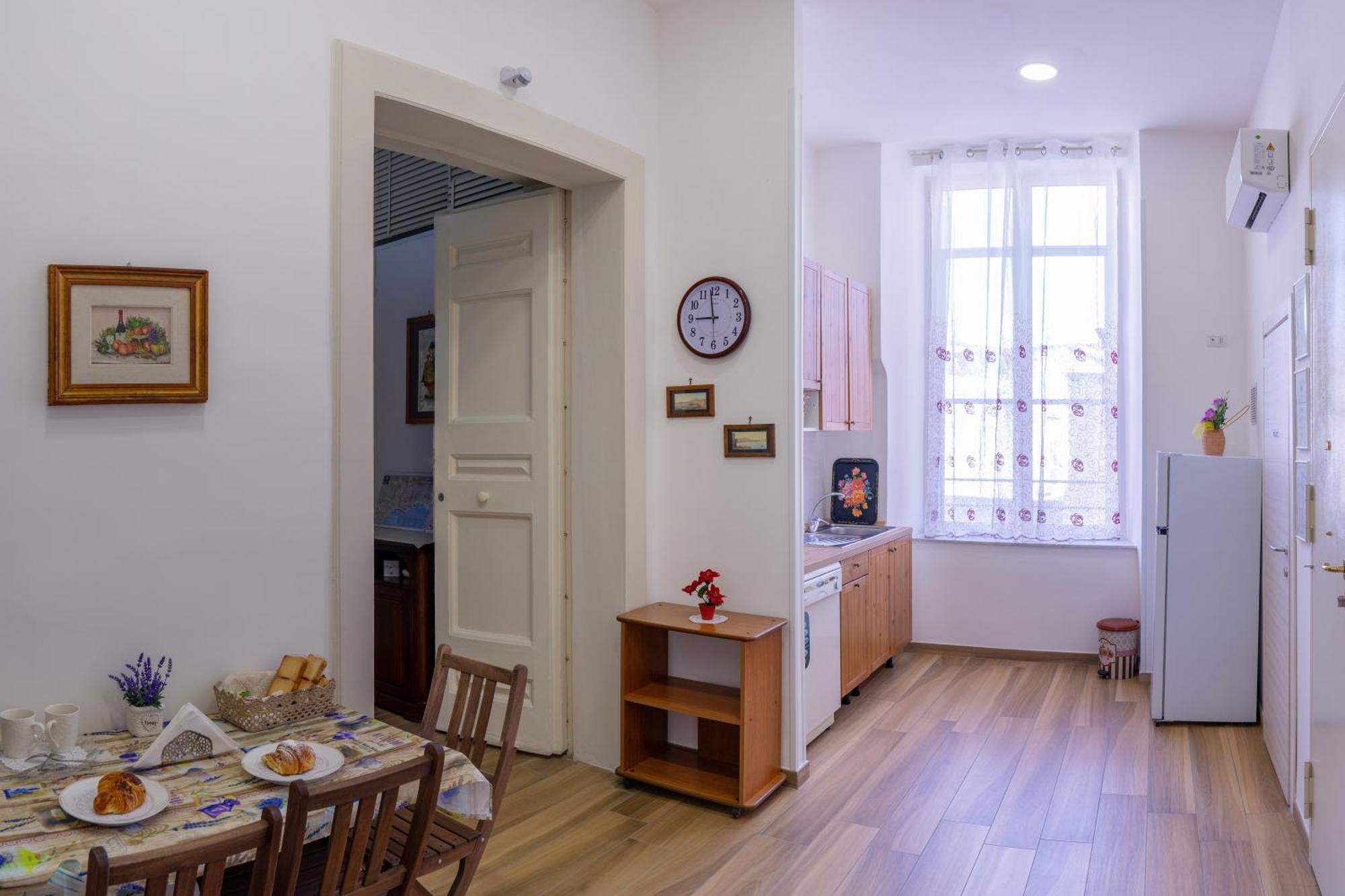 B&B Palazzo Sersale Napoli ภายนอก รูปภาพ