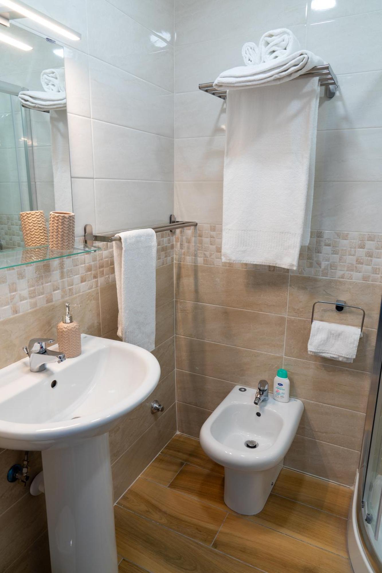 B&B Palazzo Sersale Napoli ภายนอก รูปภาพ